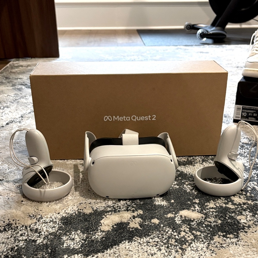 Oculus Meta Quest 2 VR Headset - Gray